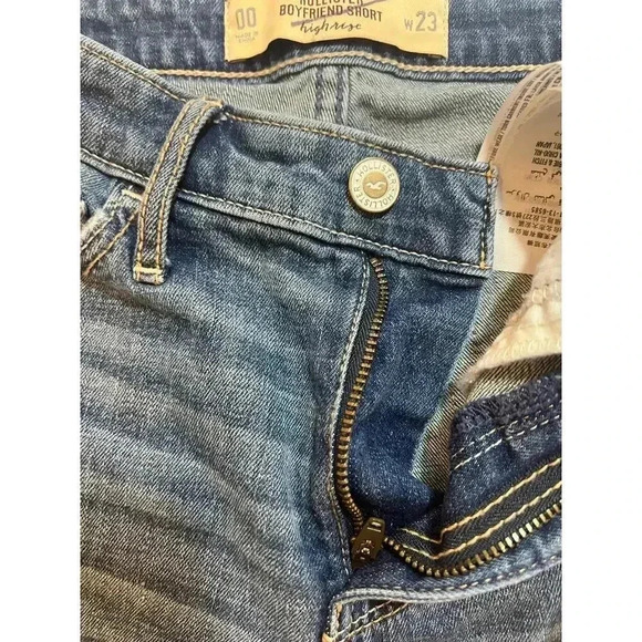 Hollister High Rise Denim Boyfriend Short W23 - Picture 5 of 7